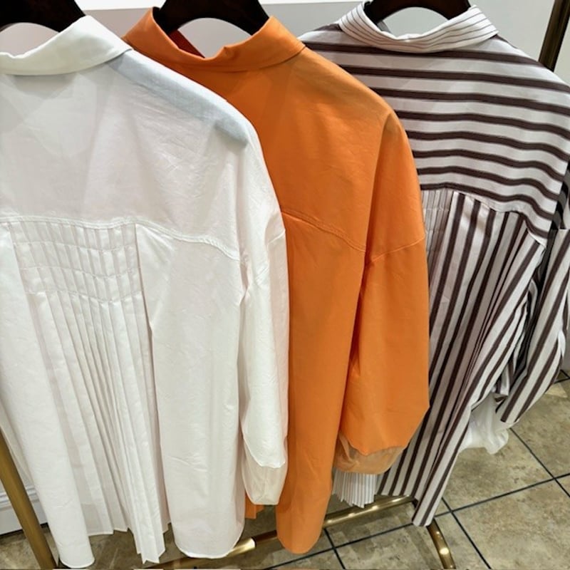 Lallia mu/ラリアムー】バックプリーツシアースリーブシャツ Lallia mu/ラリアムー】バックプリーツシアースリーブシャツ