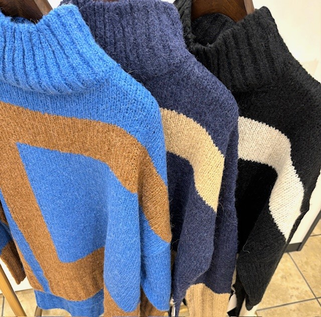 異素材切り替えハイネックセーターLalliaMU ラリアムー 異素材切り替えハイネックセーターLalliaMU ラリアムー シアー