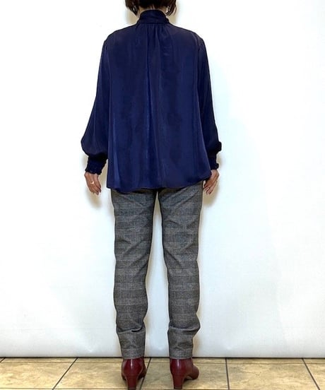 【Srieee／シュリ】《Outlet》前後２WAYスエードタイブラウス