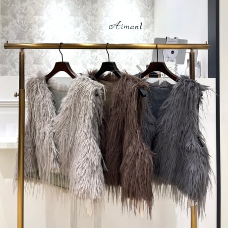 ブラック羽織 煌めく金糸 タックカーディガン ベスト着物リメイク 黒 70606 絽のブラックカーディガン:着物リメイク展示品の通販 by poco a poco