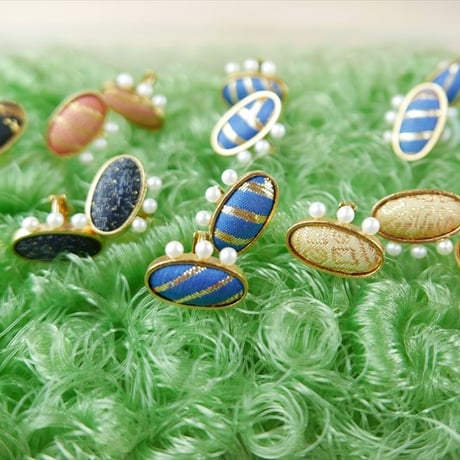〈尊 MICOTO〉 イヤリング12　OVAL　蝶紋様　朱地