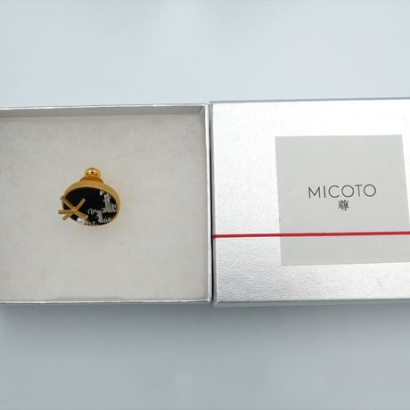 〈尊 MICOTO〉 ピンブローチ　BIGBANG　とげとげ紋様　黒地銀