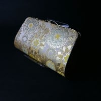 【フォロー割・新品】 和装　クラッチバッグ　西陣織　本金　正絹　金襴　梅　蝶 フォロー割・新品】 和装 クラッチバッグ 西陣織 本金 正絹 金襴