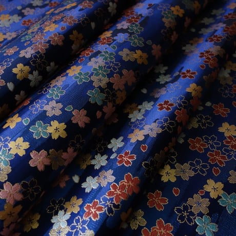 全正絹 西陣織 金襴 さくら紋様　クッションカバー 紺地 　＊特注製品となります。