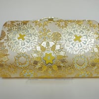 【フォロー割・新品】 和装　クラッチバッグ　西陣織　本金　正絹　金襴　梅　蝶 フォロー割・新品】 和装 クラッチバッグ 西陣織 本金 正絹 金襴