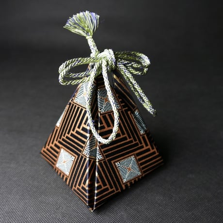 SUI メモリアルボックス 新しい形の 西陣織 の 仕覆　濃紺地　菱つなぎ紋様