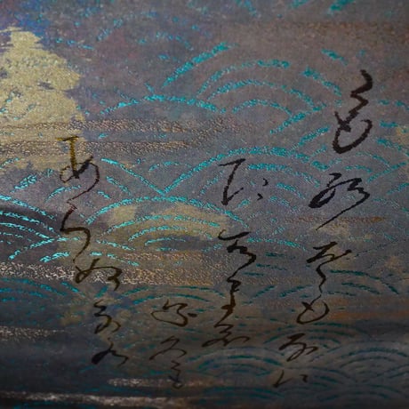 西陣織 金襴 真珠粉本銀箔模様引箔　「源氏物語」第七帖　紅葉賀　掛け軸　上の句  ものおもうに