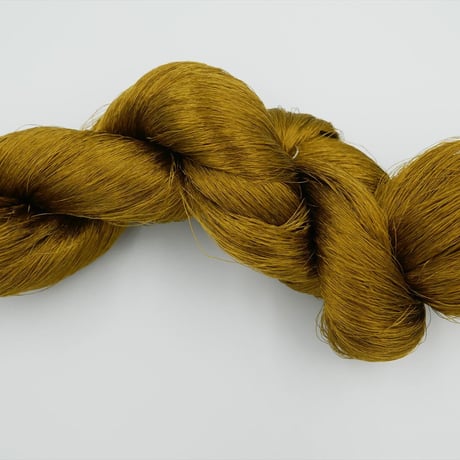 西陣織で使われている絹糸　綛糸（かせいと）28中3片　カーキ　ゼラチン加工済み
