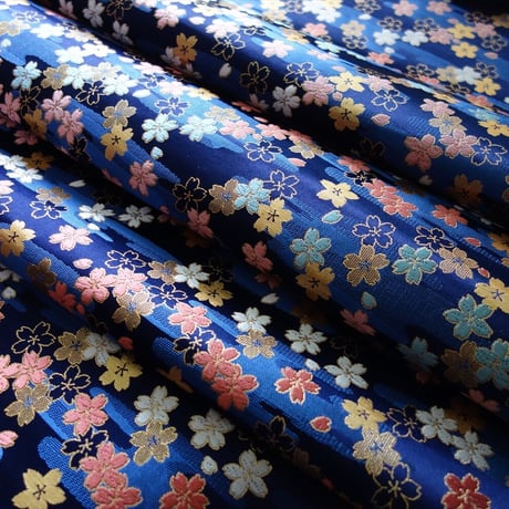 全正絹 西陣織 金襴 さくら紋様　クッションカバー 紺地 　＊特注製品となります。