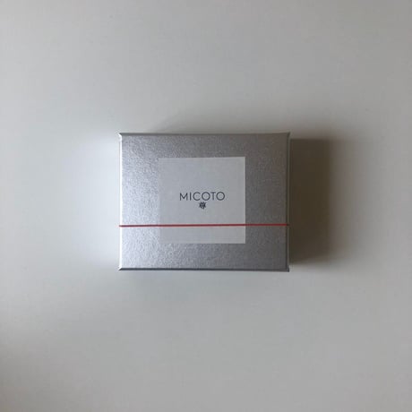 〈尊 MICOTO〉 ピアス　BIGBANG　三階菱紋様　利休茶地
