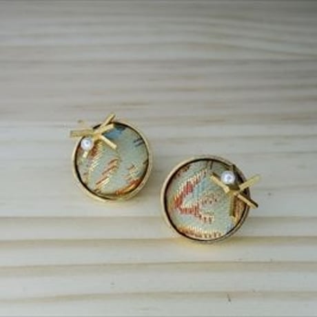 〈尊 MICOTO〉 ピアス　BIGBANG　三階菱紋様　利休茶地