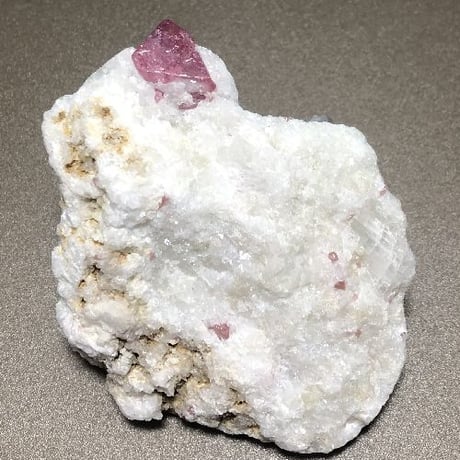 ミャンマー(モゴック産) ピンク・スピネル母岩付き原石　SP-001