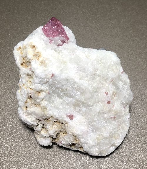 ライラックカラースピネル母岩付き特大標本194g