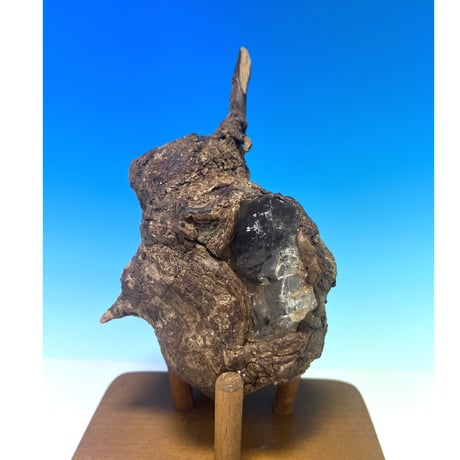 115g　尻尾が水晶のリスさん　鉱物彫刻　リス　水晶　結晶　りす 115g尻尾が水晶のリス鉱物彫刻リス水晶結晶りす