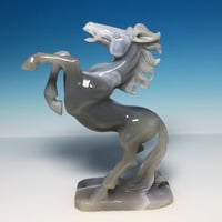 希少・一刀彫　天然生めのう　馬　彫刻：中国