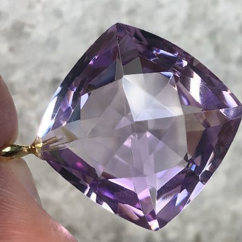 山梨県 ジュエリーマスター作品 ローズドフランス・アメシスト K18 