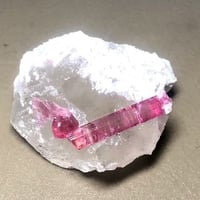 天然ピンクトルマリン水晶母岩付き原石　 TOL-006