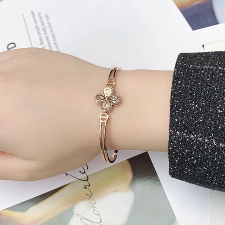 バングル 四葉のクローバー ジルコン 金属アレルギー対応 ブレスレット シンプル チタン K14メッキ アクセサリー イエローゴールド ローズゴールド DTC-569277149296
