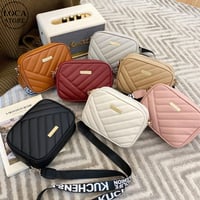 ショルダーバッグ スクエアバッグ キルティング ミニバッグ サブバッグ PUレザー 肩掛け 斜め掛け コンパクト バッグ 鞄 レトロ 韓国ファッション レディース DTCA-679227886885