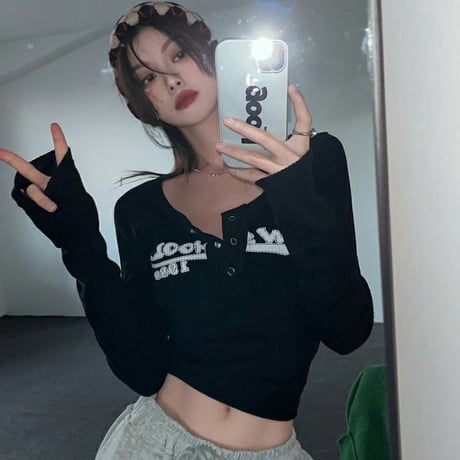 トップス ヘンリーネック ショート丈 ロンT スリムフィット tシャツ ロゴプリント 長袖 レトロ 韓国ファッション レディース 大人可愛い ガーリー DTCA-679030212102