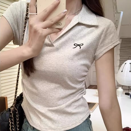 ポロシャツ リボン刺繍 Tシャツ 前開き トップス 襟付き ショート丈 シャーリング 半袖 シンプル レトロ 大人可愛い ガーリー カジュアル DTCA-811371721125