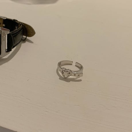 リング 指輪 ハート バックルベルトモチーフ レディース フリーサイズ オープンリング 調整可能 ホワイトゴールド アクセサリー 合金 DTC-624686896527