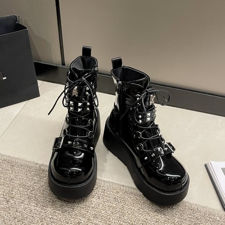 厚底 ショートブーツ  22.5～25.0cm スタッズ ベルト パテントレザー 厚底ブーツ レースアップ プラットフォーム サイドジップ パンク風 ゴシック風 DTCA-803298135374