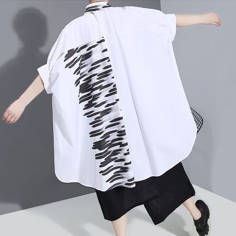 裾変形デザイン アシンメトリー シャツ 韓国ファッション レディース ロングシャツ ブラウス モード 半袖 ルーズ 大人カジュアル 大人可愛い ガーリー 620283788824