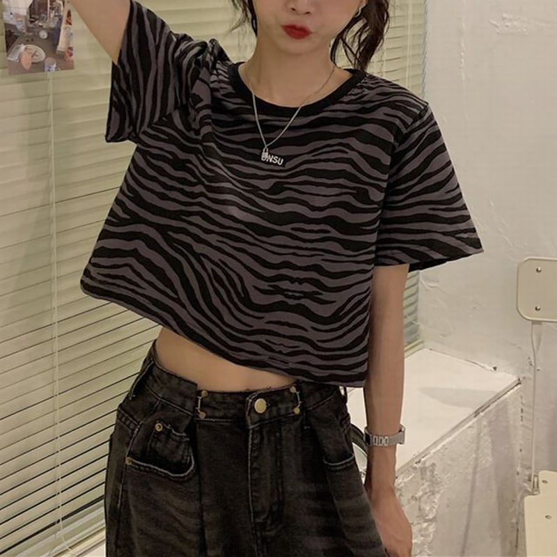 ゼブラ柄 クロップド丈 Tシャツ へそ出し 半袖 ラウンドネック ゼブラ柄 クロップド丈 Tシャツ へそ出し 半袖 ラウンドネック