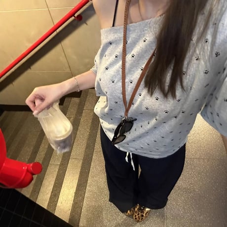 肉球柄 tシャツ ワンショルダー トップス ゆったり ルーズ 半袖 レトロ 大人可愛い ガーリー カジュアル DTCA-825366868798