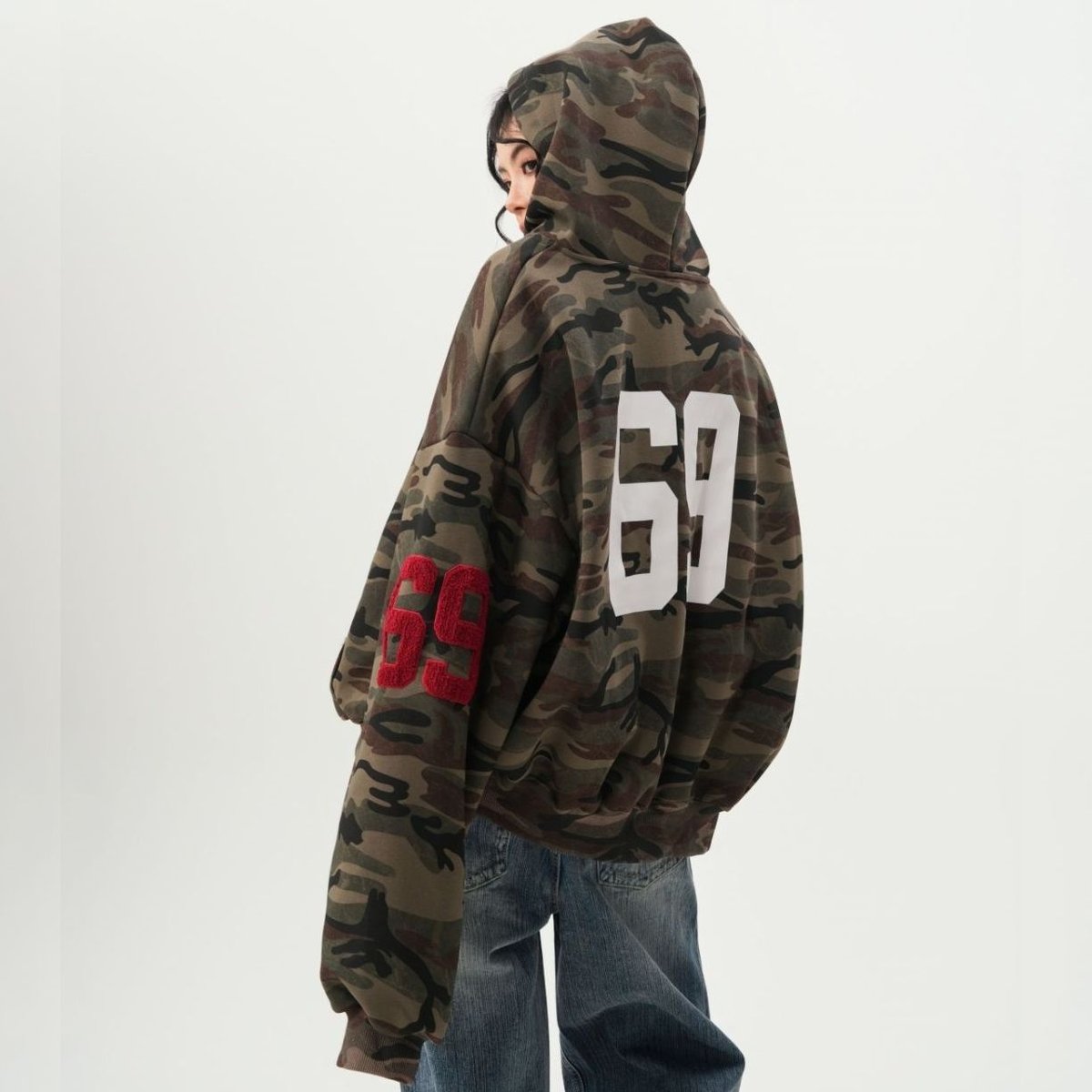 PEARLY GATES 迷彩カモフラ総柄 ジップフードパーカー にこちゃん刺繍 PEARLY GATES 迷彩カモフラ総柄 ジップフードパーカー にこちゃん刺繍