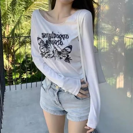 バタフライ柄 ロンT ショート丈 スリムフィット tシャツ スリムtシャツ トップス クルーネック 薄手 長袖 レトロ 大人可愛い ガーリー カジュアル DTCA-731969186705