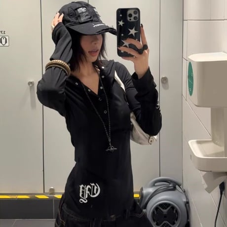 フーディー 袖ロゴ ゴシック文字 クロス 薄手 パーカー フィード付き ロンT トップス カットソー スリムフィット 長袖 レトロ 大人可愛い ガーリー カジュアル DTCA-949229873516