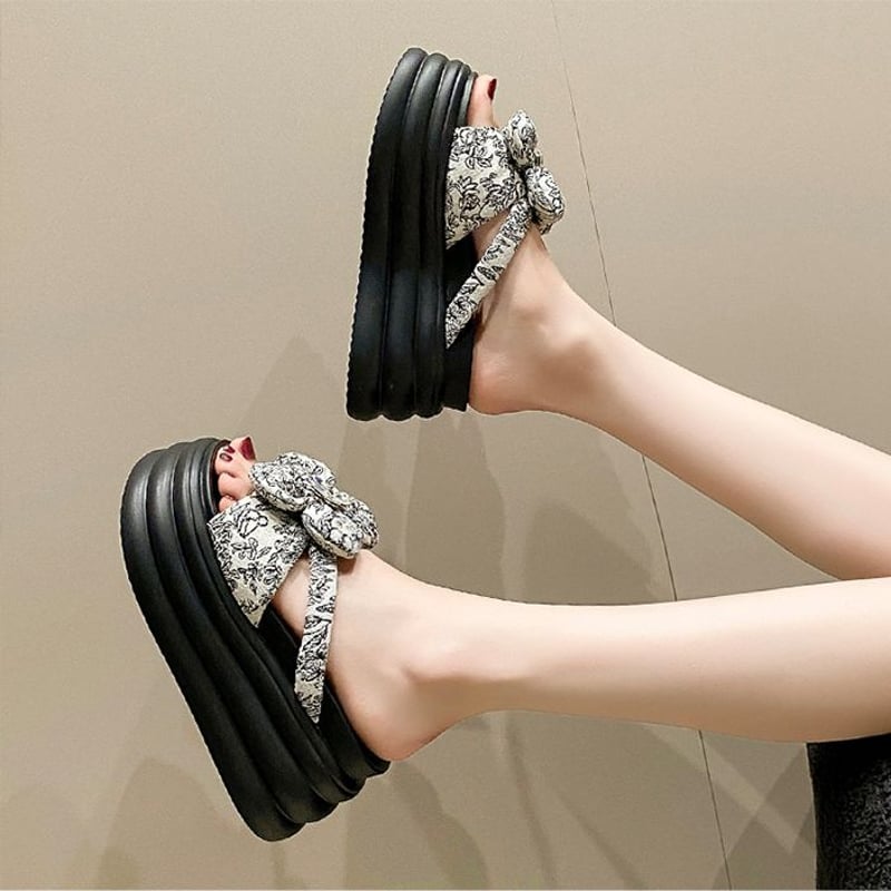 厚底サンダル フラワーモチーフ ビジュー ラインストーン