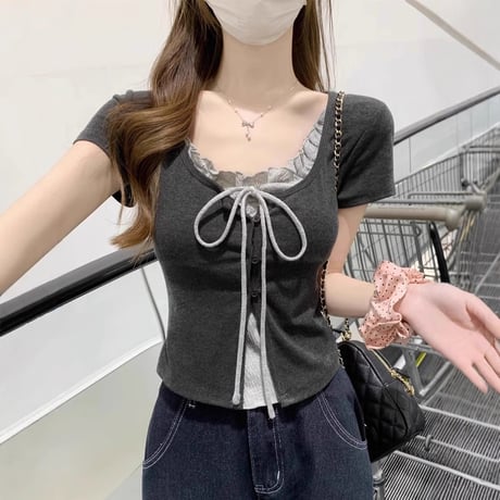 フェイクレイヤード Tシャツ レースアップ フリル リボン Uネック スリムフィット ショート丈 半袖 フェイクツーピース レトロ 大人可愛い ガーリー DTCA-911224397960