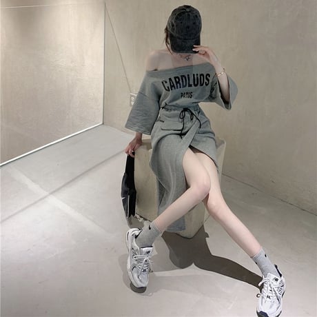 セットアップ 2点セット Tシャツ ＋ スカート オフショル スリット スウェット 半袖 韓国ファッション レディース オフショルダー 大人可愛い ガーリー DTC-642106947624