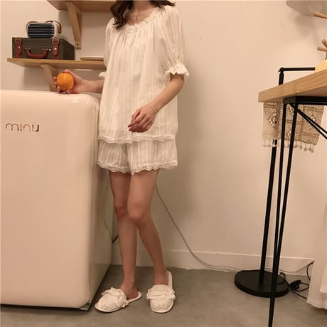 【ルームウェア】 パジャマ 半袖 ショートパンツ フリル 韓国ファッション レディース シャツ + パンツ 上下セット レトロ DTC-637617390274