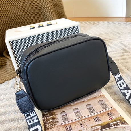 ショルダーバッグ スクエアバッグ キルティング ミニバッグ サブバッグ PUレザー 肩掛け 斜め掛け コンパクト バッグ 鞄 レトロ 韓国ファッション レディース DTCA-679227886885