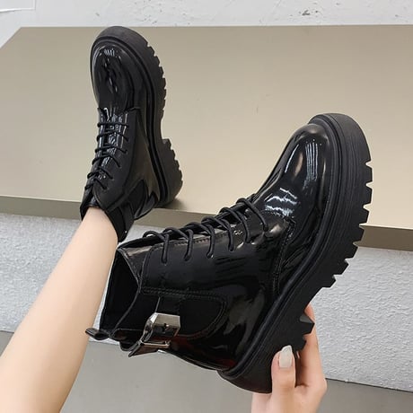 選べる光沢あり・なしの2タイプ ショートブーツ 厚底 シューレース ベルト バックル 韓国ファッション レディース ブーツ 大人可愛い ガーリー DTC-624158813946
