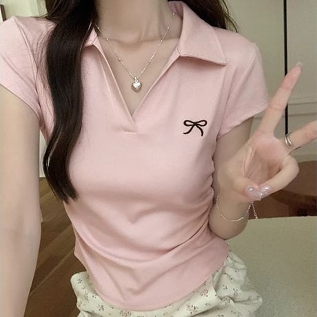 ポロシャツ リボン刺繍 Tシャツ 前開き トップス 襟付き ショート丈 シャーリング 半袖 シンプル レトロ 大人可愛い ガーリー カジュアル DTCA-811371721125