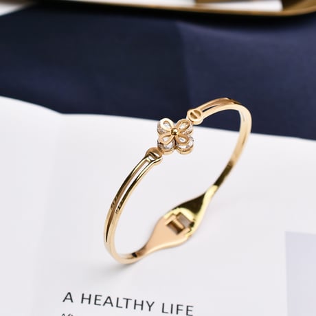 バングル 四葉のクローバー ジルコン 金属アレルギー対応 ブレスレット シンプル チタン K14メッキ アクセサリー イエローゴールド ローズゴールド DTC-569277149296