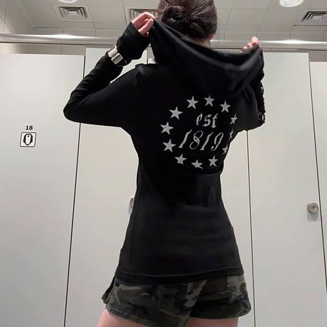 フーディー 袖ロゴ ゴシック文字 クロス 薄手 パーカー フィード付き ロンT トップス カットソー スリムフィット 長袖 レトロ 大人可愛い ガーリー カジュアル DTCA-949229873516