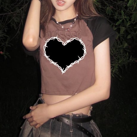 クロップド丈 Tシャツ 有刺鉄線 ハート ラグランスリーブ スリムフィット へそ出し 半袖 レトロ 韓国ファッション レディース 大人可愛い ガーリー DTC-715452073111