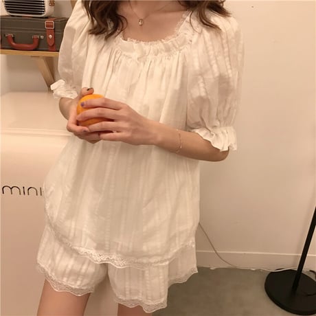 【ルームウェア】 パジャマ 半袖 ショートパンツ フリル 韓国ファッション レディース シャツ + パンツ 上下セット レトロ DTC-637617390274