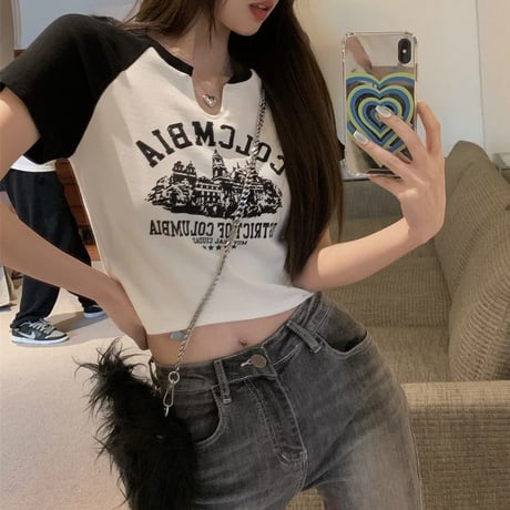 Tシャツ クロップド丈 キーネック ショート丈 へそ出し ロゴ 半袖  韓国ファッション レディース大人可愛い ガーリー カジュアル 韓国ストリートファッション DTC-675503773449