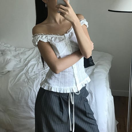 オフショルダー ブラウス フリル スリムフィット ショート丈 トップス かわいい 可愛い レトロ 大人可愛い ガーリー フェミニン DTCA-778616825624