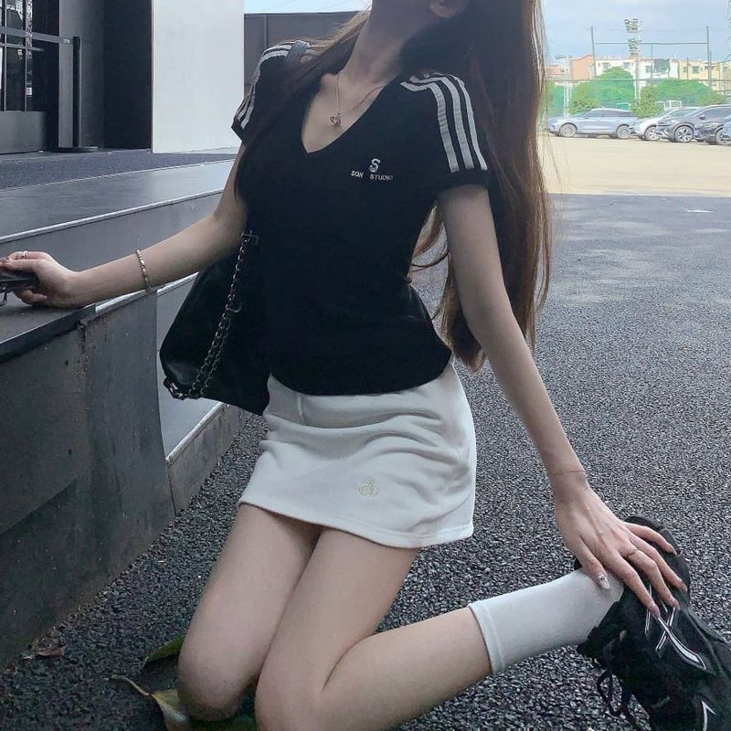 韓国発!【JEEP】一枚で決まる! WAVY トラックラインTシャツ Tシャツ サイドライン Vネック スリムフィット トップス 半袖