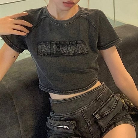 ヴィンテージ風 Tシャツ フロントロゴ コンパクトTシャツ クロップド丈 ショート丈 スリムフィット 半袖 クルーネック レトロ 大人可愛い ガーリー カジュアル DTCA-889190372134