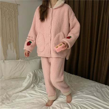 【ルームウェア】 パジャマ セットアップ トップス + パンツ ボア フリース 長袖 いちごパッチ 上下セット 長袖 韓国ファッション レディース スモールラペル 629119066976