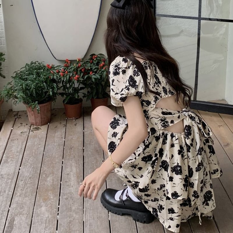 バックオープン 花柄ワンピース 背中開き バックリボン スクエア